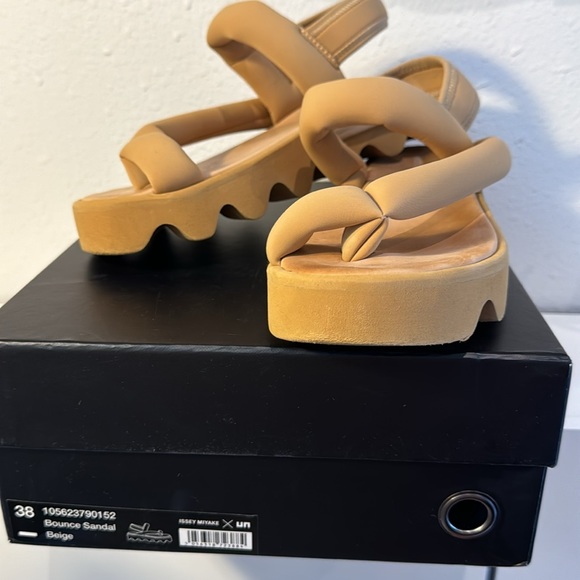 United Nude Shoes - United Nude Issey Miyake Bounce Sandal Beige